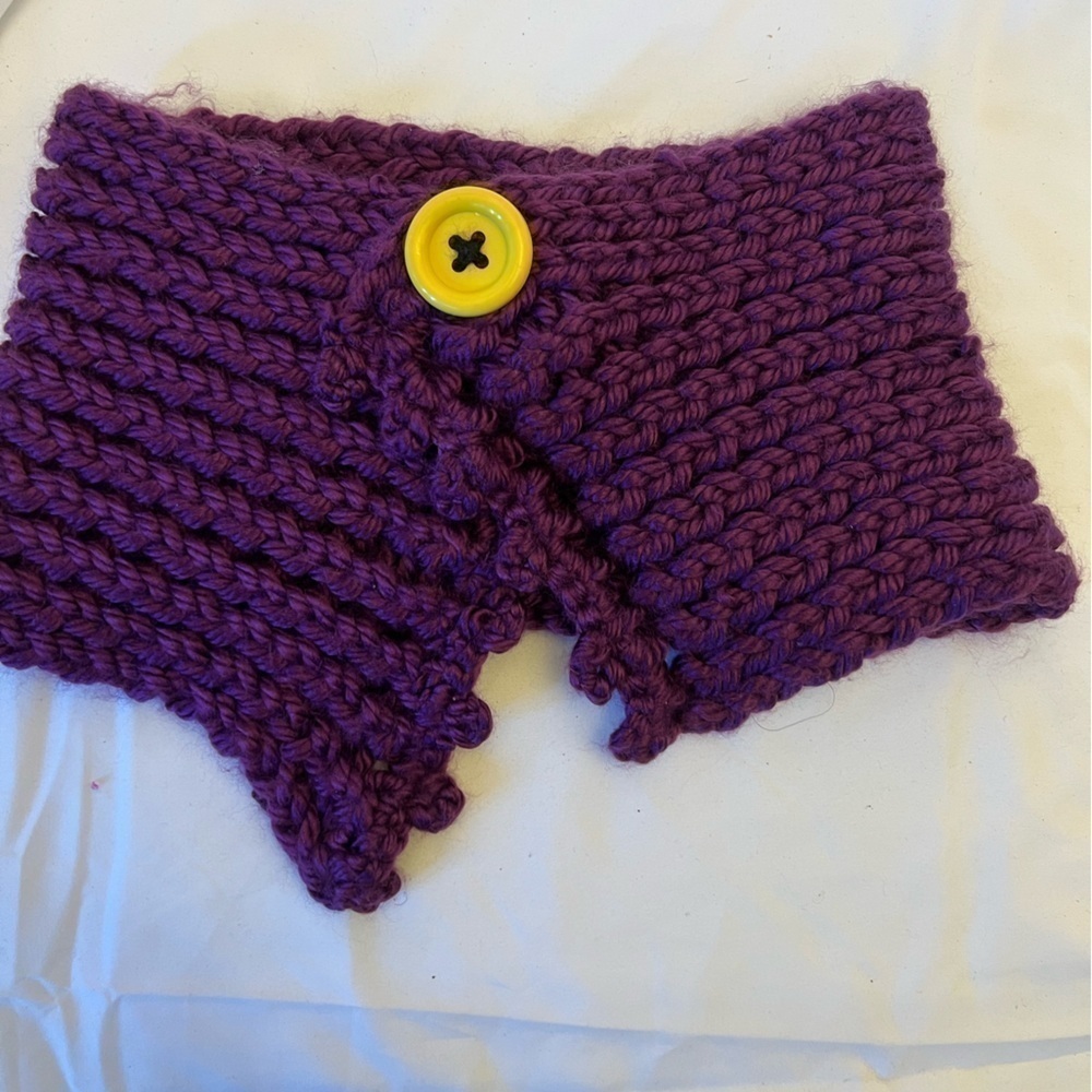 Neck Warmer. Pretty Knit With Center Button